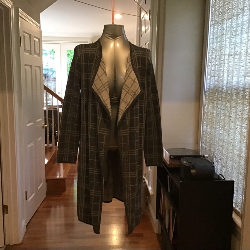 Vince Camuto Gray Plaid Long length sweater.